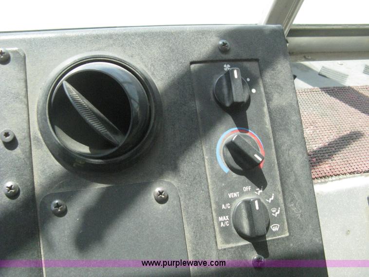 image for item H5379 2003 Workhorse P42 step van