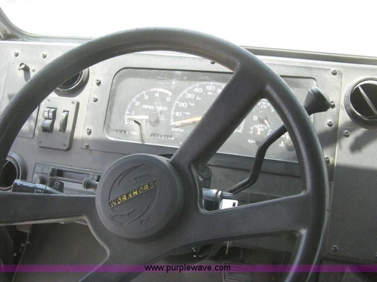 image for item H5379 2003 Workhorse P42 step van