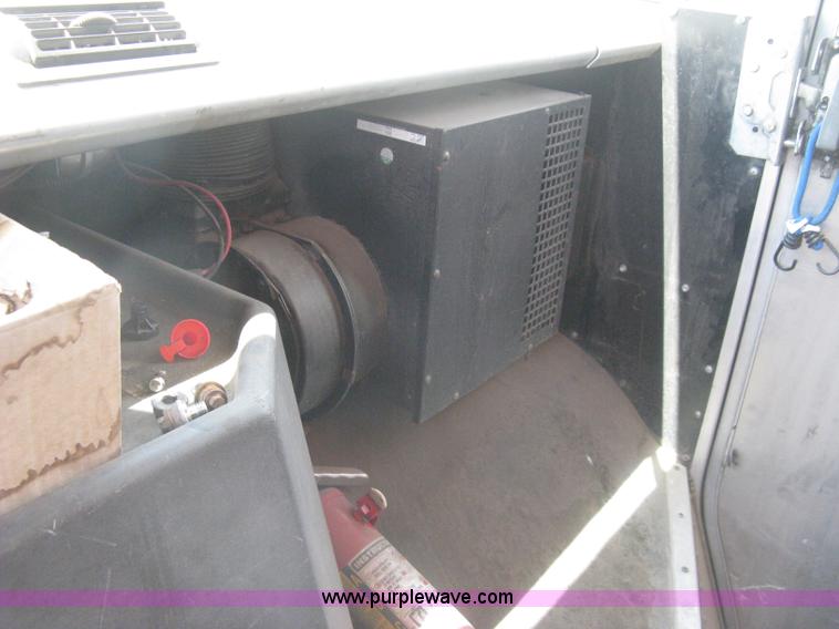 image for item H5379 2003 Workhorse P42 step van