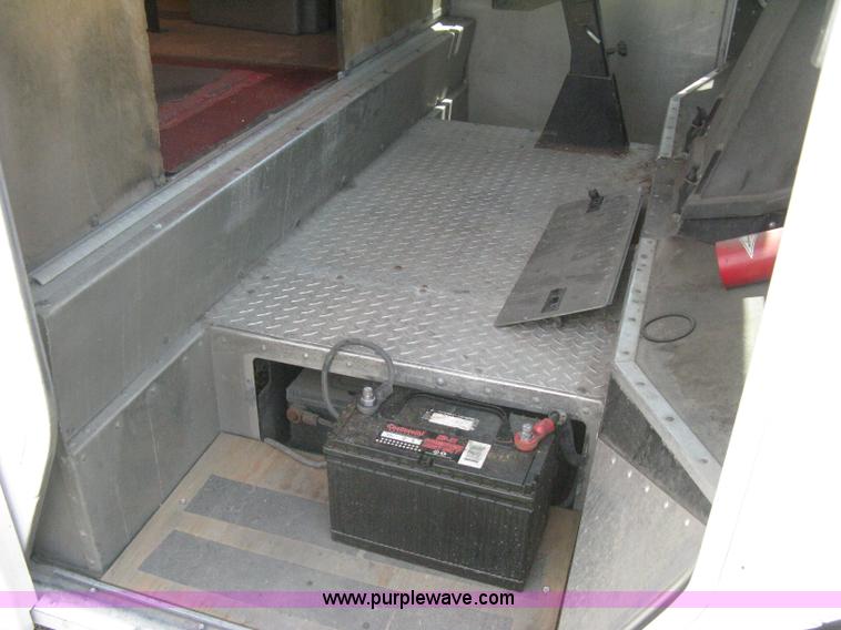 image for item H5379 2003 Workhorse P42 step van