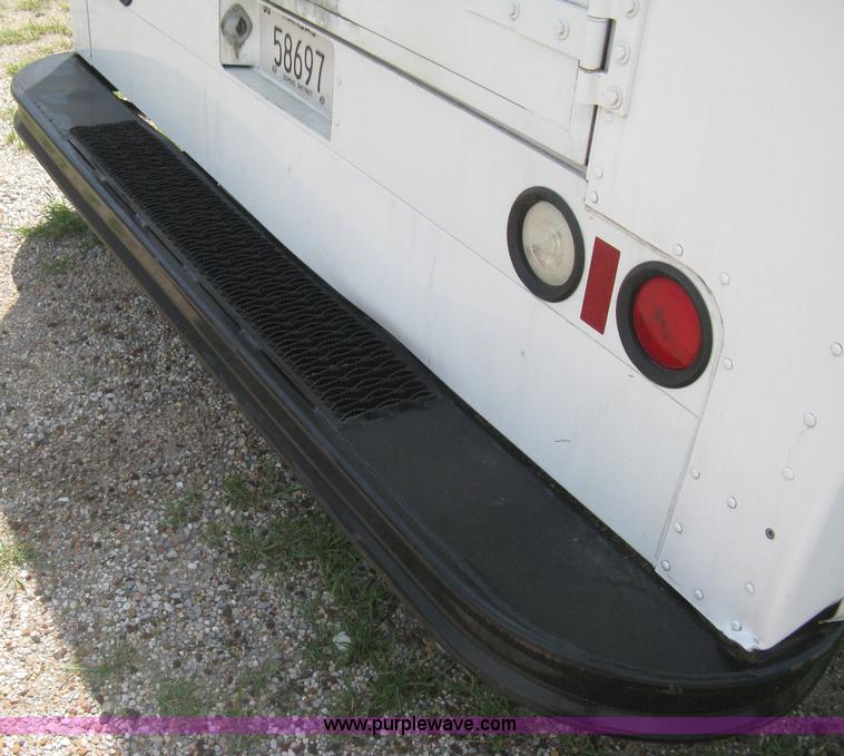 image for item H5379 2003 Workhorse P42 step van