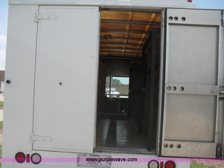 image for item H5379 2003 Workhorse P42 step van