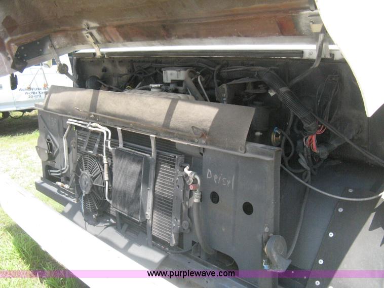 image for item H5379 2003 Workhorse P42 step van