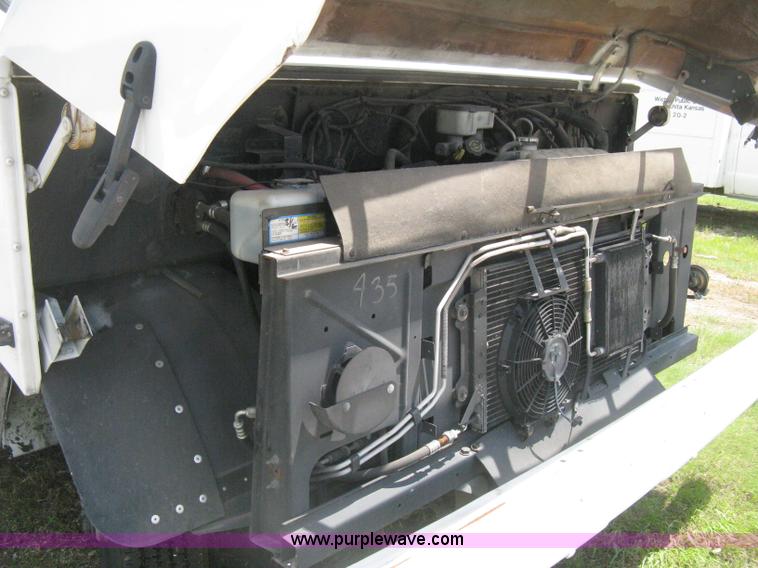 image for item H5379 2003 Workhorse P42 step van