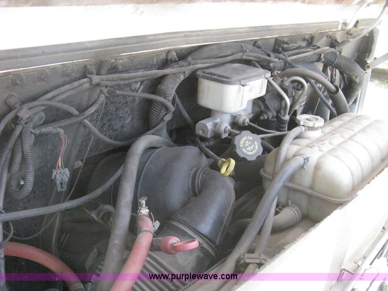 image for item H5379 2003 Workhorse P42 step van