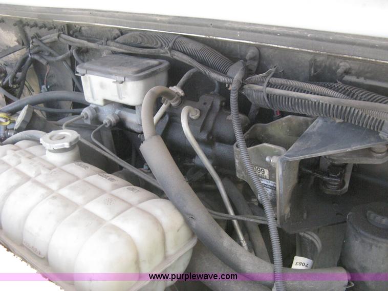 image for item H5379 2003 Workhorse P42 step van