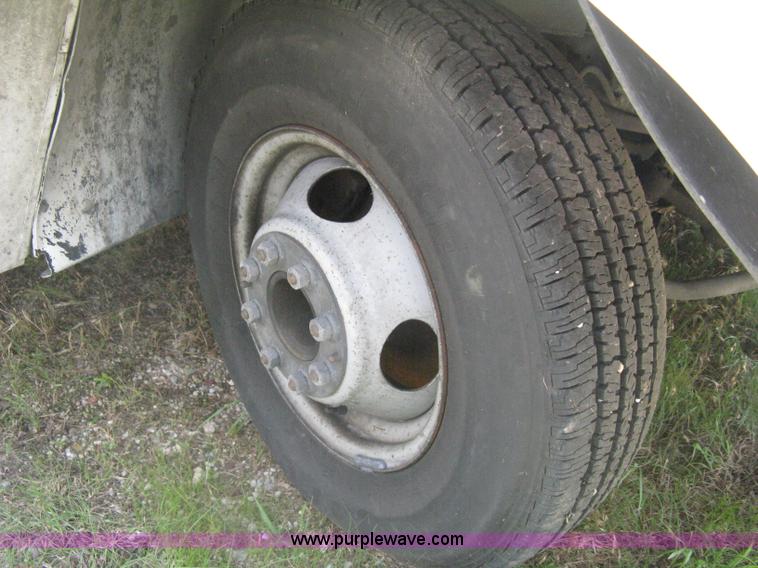 image for item H5379 2003 Workhorse P42 step van