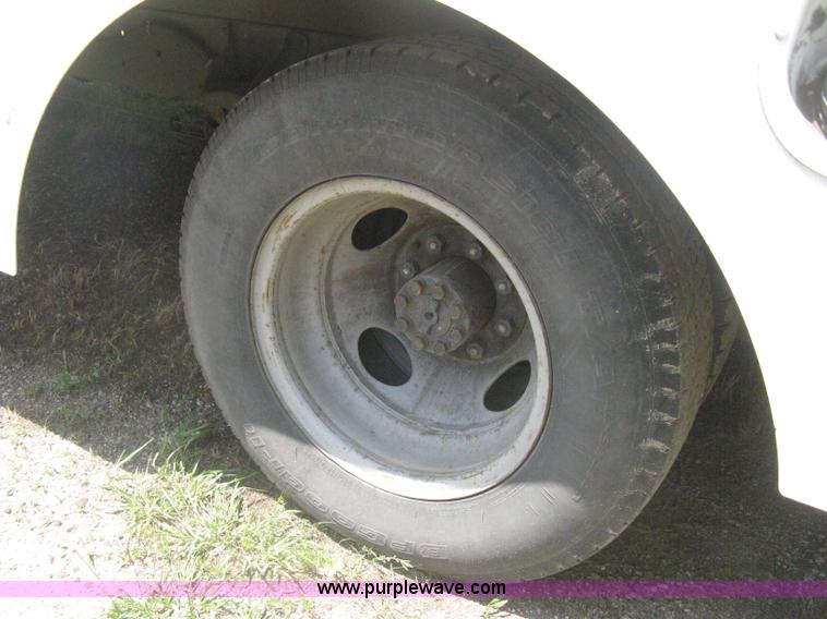 image for item H5379 2003 Workhorse P42 step van