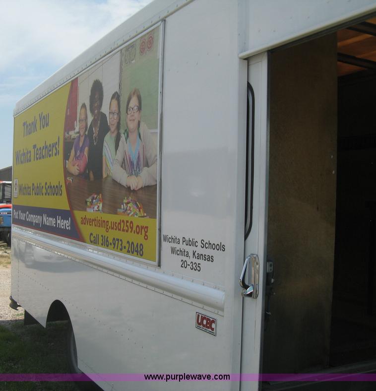 image for item H5379 2003 Workhorse P42 step van