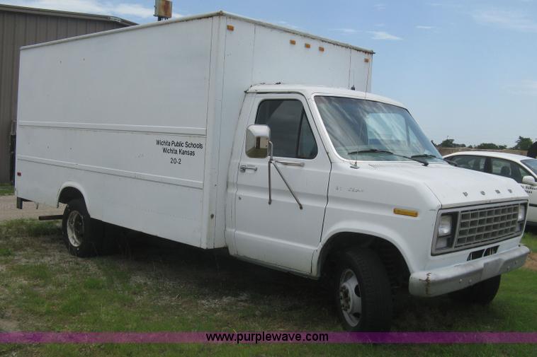 image for item H5380 1982 Ford Econoline box truck