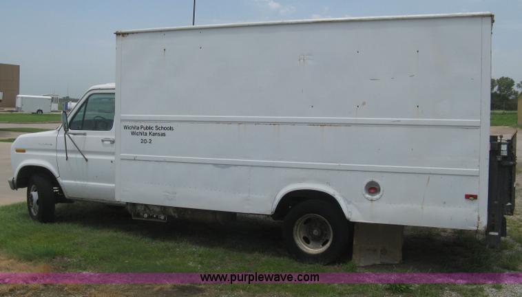 image for item H5380 1982 Ford Econoline box truck