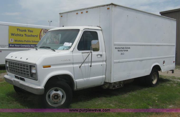 image for item H5380 1982 Ford Econoline box truck