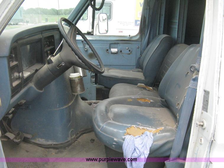 image for item H5380 1982 Ford Econoline box truck