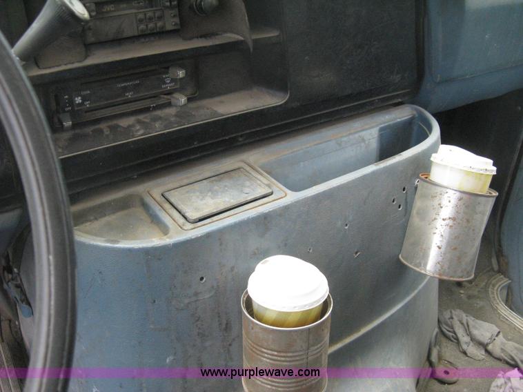 image for item H5380 1982 Ford Econoline box truck