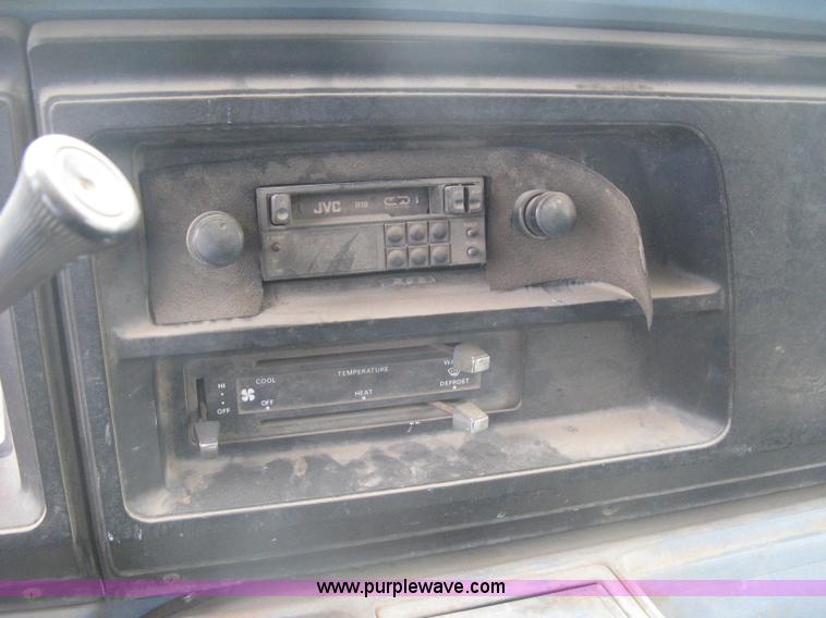 image for item H5380 1982 Ford Econoline box truck