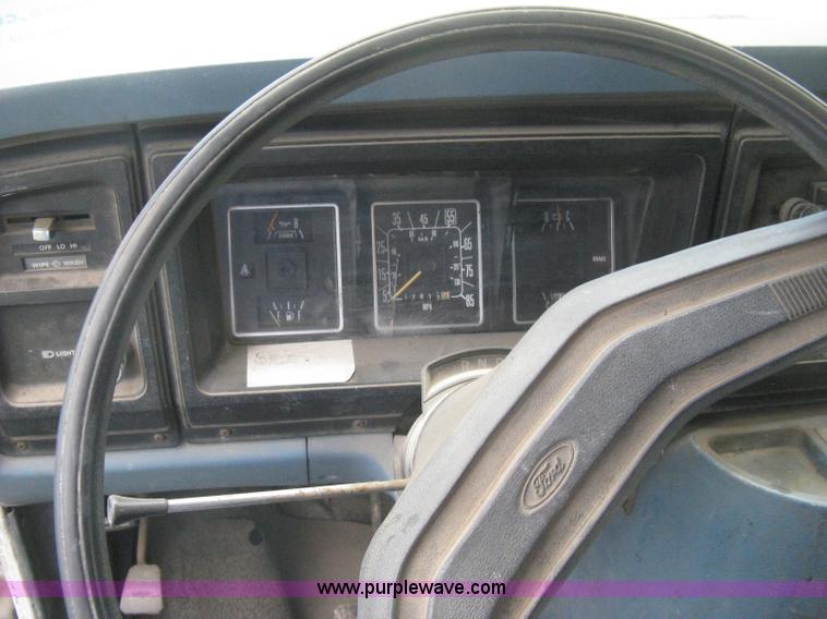 image for item H5380 1982 Ford Econoline box truck