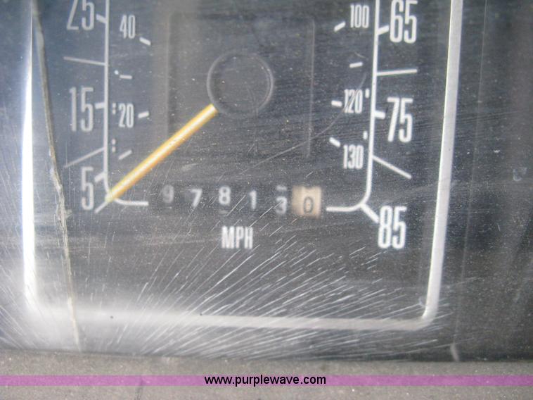 image for item H5380 1982 Ford Econoline box truck