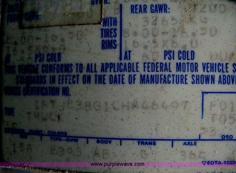 image for item H5380 1982 Ford Econoline box truck