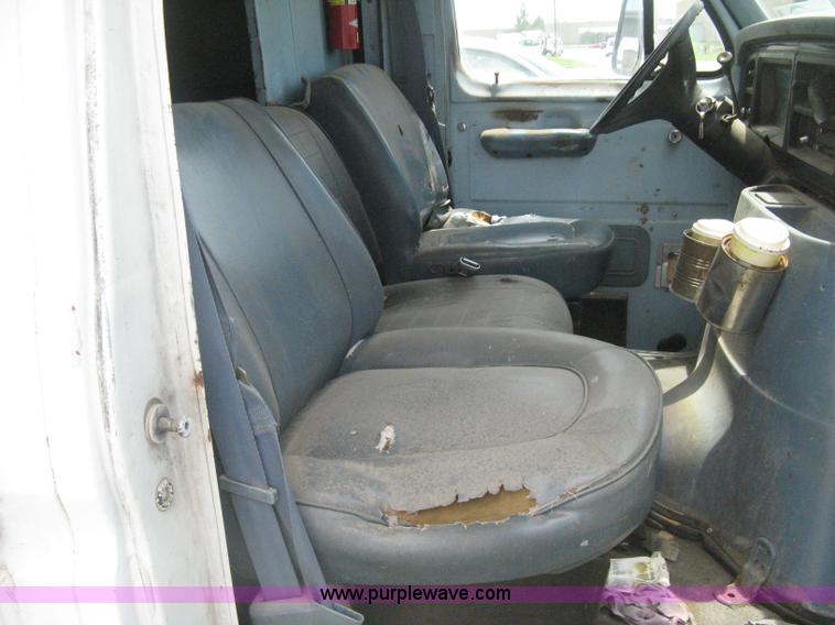 image for item H5380 1982 Ford Econoline box truck