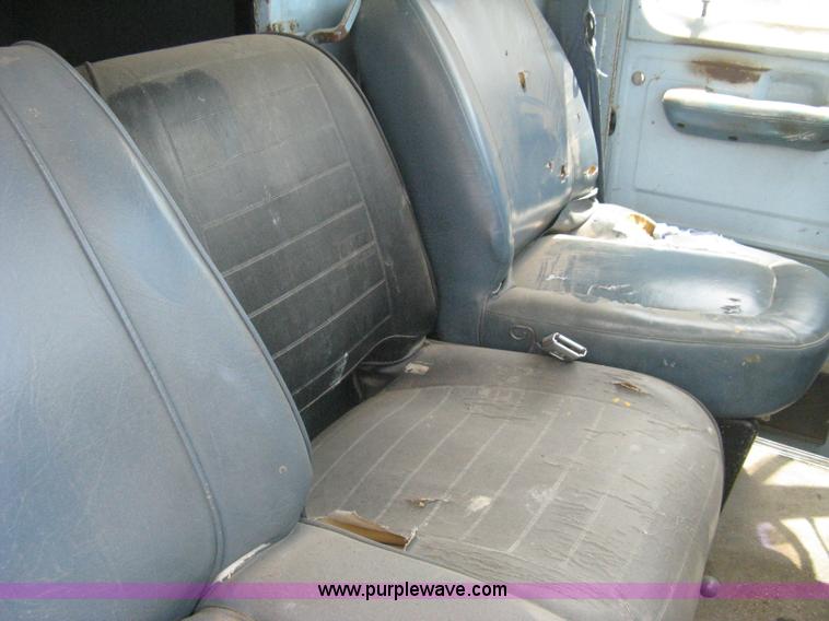 image for item H5380 1982 Ford Econoline box truck