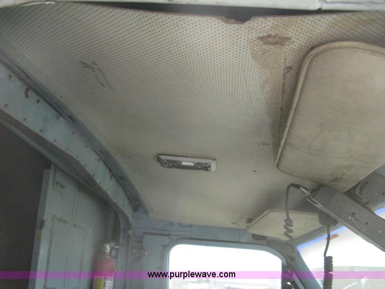 image for item H5380 1982 Ford Econoline box truck