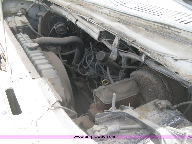 image for item H5380 1982 Ford Econoline box truck