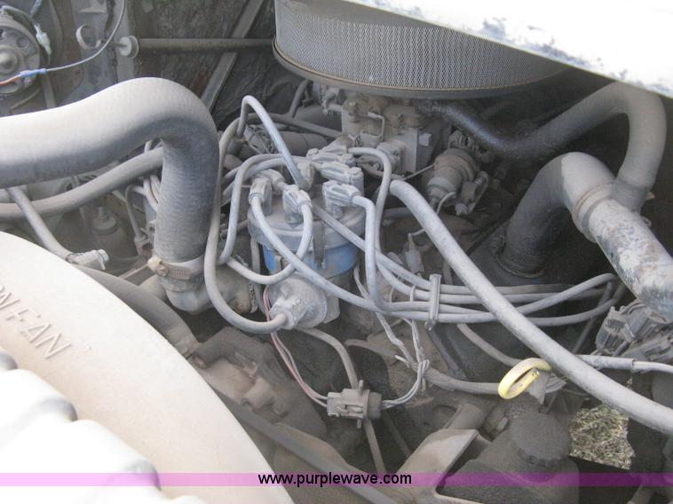 image for item H5380 1982 Ford Econoline box truck