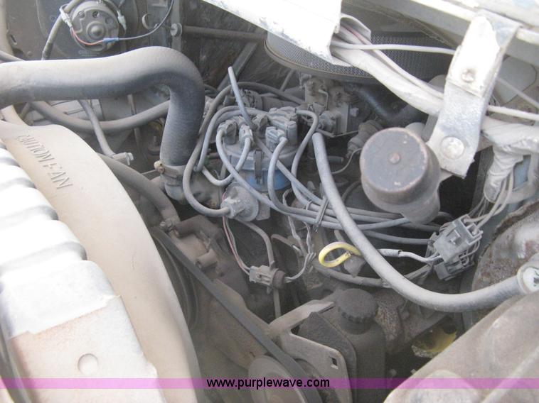 image for item H5380 1982 Ford Econoline box truck