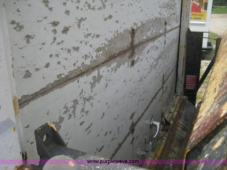 image for item H5380 1982 Ford Econoline box truck