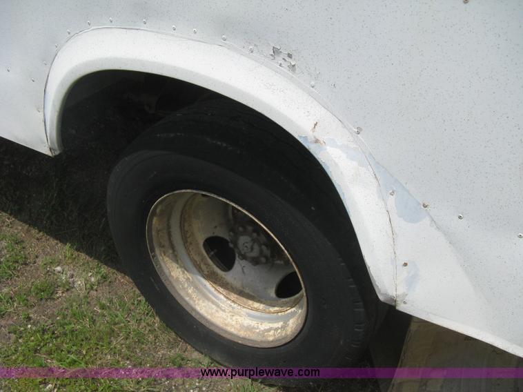 image for item H5380 1982 Ford Econoline box truck