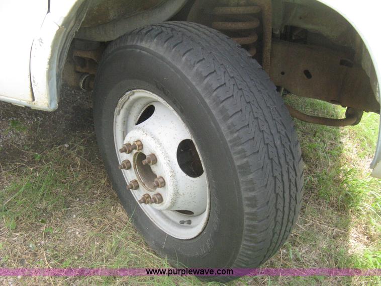 image for item H5380 1982 Ford Econoline box truck