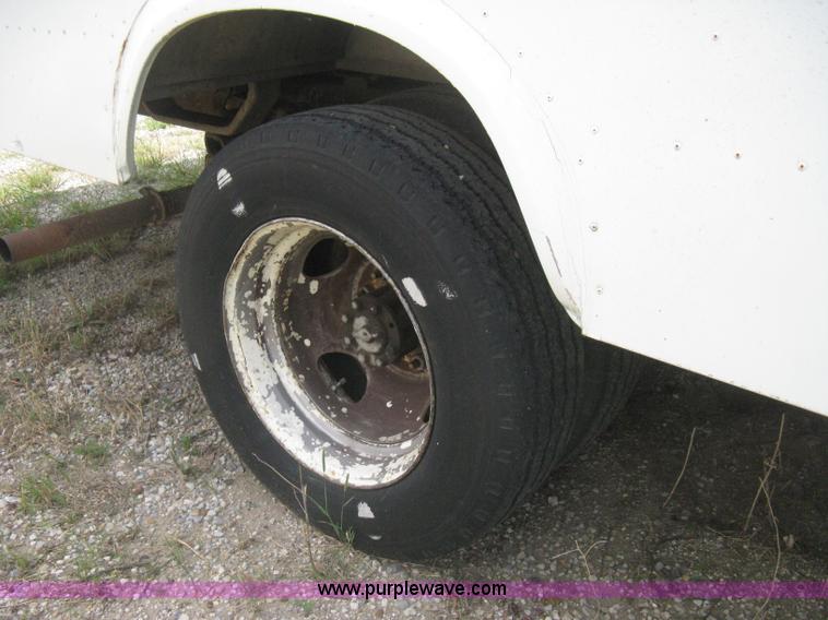 image for item H5380 1982 Ford Econoline box truck