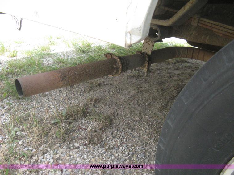 image for item H5380 1982 Ford Econoline box truck