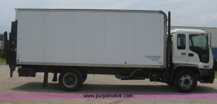 image for item H5382 1999 GMC T6500 box truck
