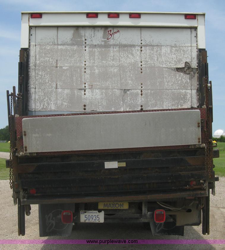 image for item H5382 1999 GMC T6500 box truck