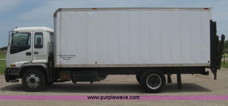 image for item H5382 1999 GMC T6500 box truck
