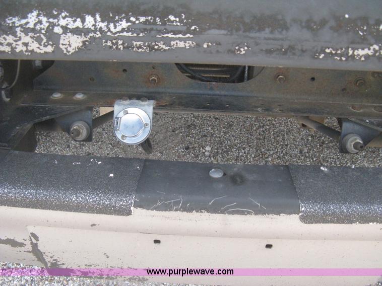 image for item H5382 1999 GMC T6500 box truck