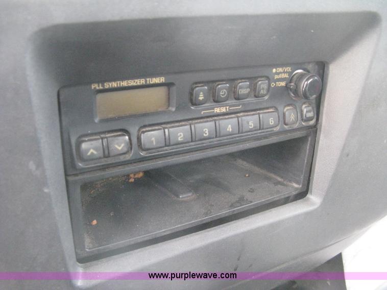 image for item H5382 1999 GMC T6500 box truck