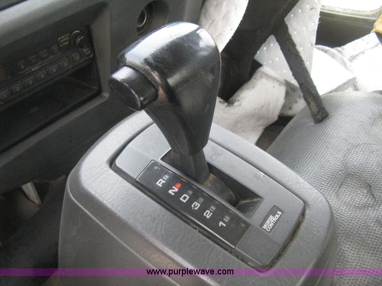 image for item H5382 1999 GMC T6500 box truck