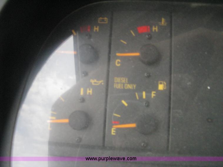 image for item H5382 1999 GMC T6500 box truck