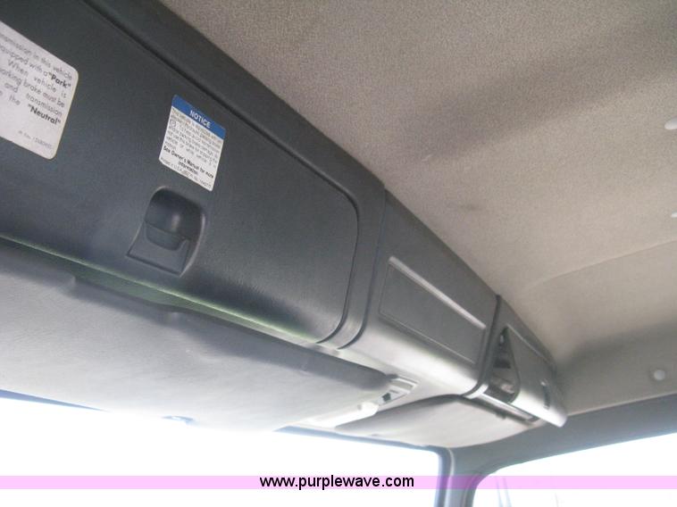 image for item H5382 1999 GMC T6500 box truck