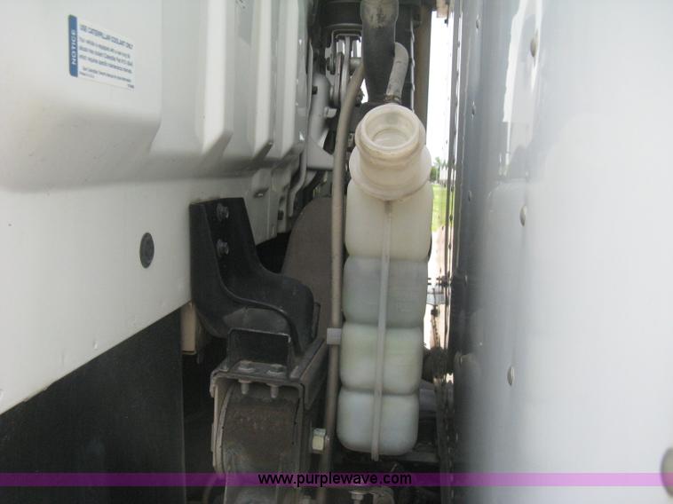 image for item H5382 1999 GMC T6500 box truck