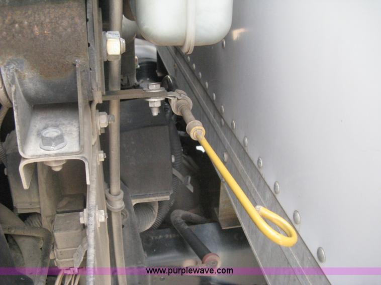 image for item H5382 1999 GMC T6500 box truck