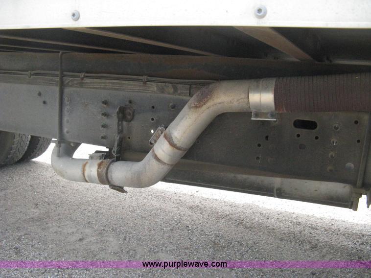 image for item H5382 1999 GMC T6500 box truck