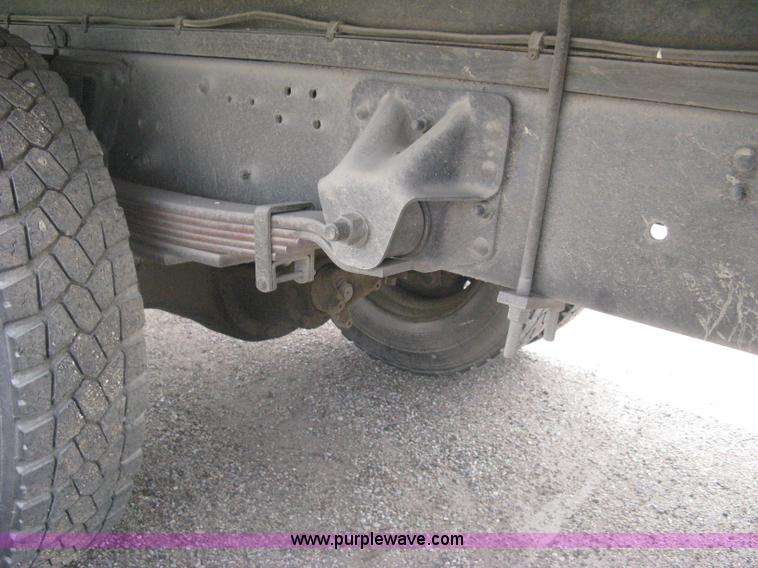 image for item H5382 1999 GMC T6500 box truck