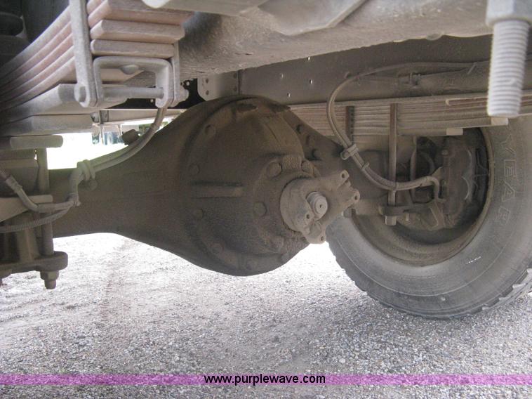 image for item H5382 1999 GMC T6500 box truck