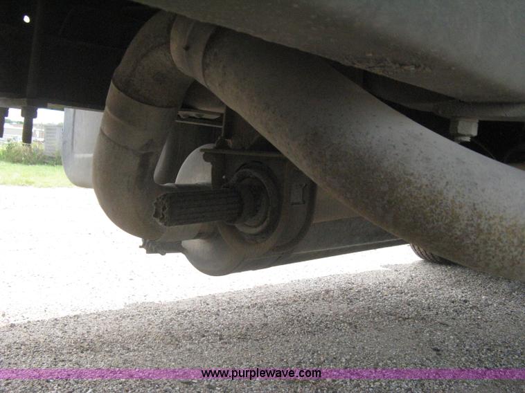 image for item H5382 1999 GMC T6500 box truck