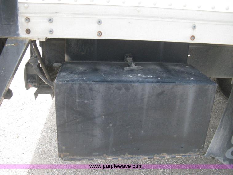 image for item H5382 1999 GMC T6500 box truck