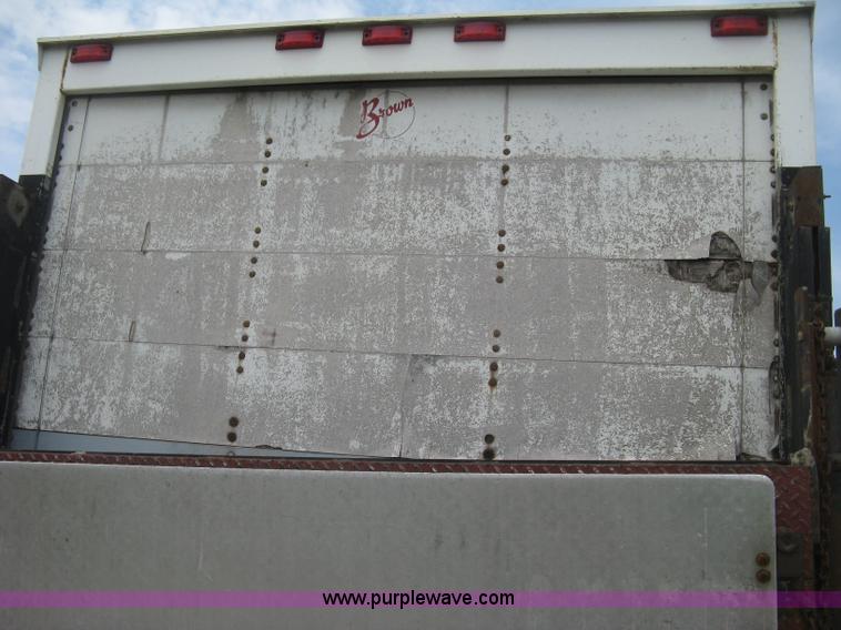 image for item H5382 1999 GMC T6500 box truck