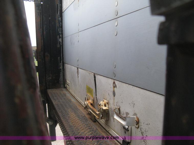 image for item H5382 1999 GMC T6500 box truck